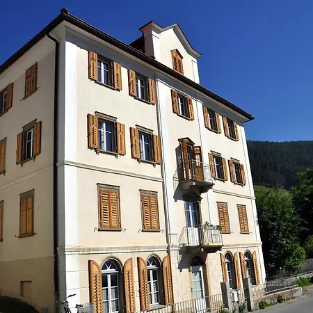 Chasa Schucany アパート